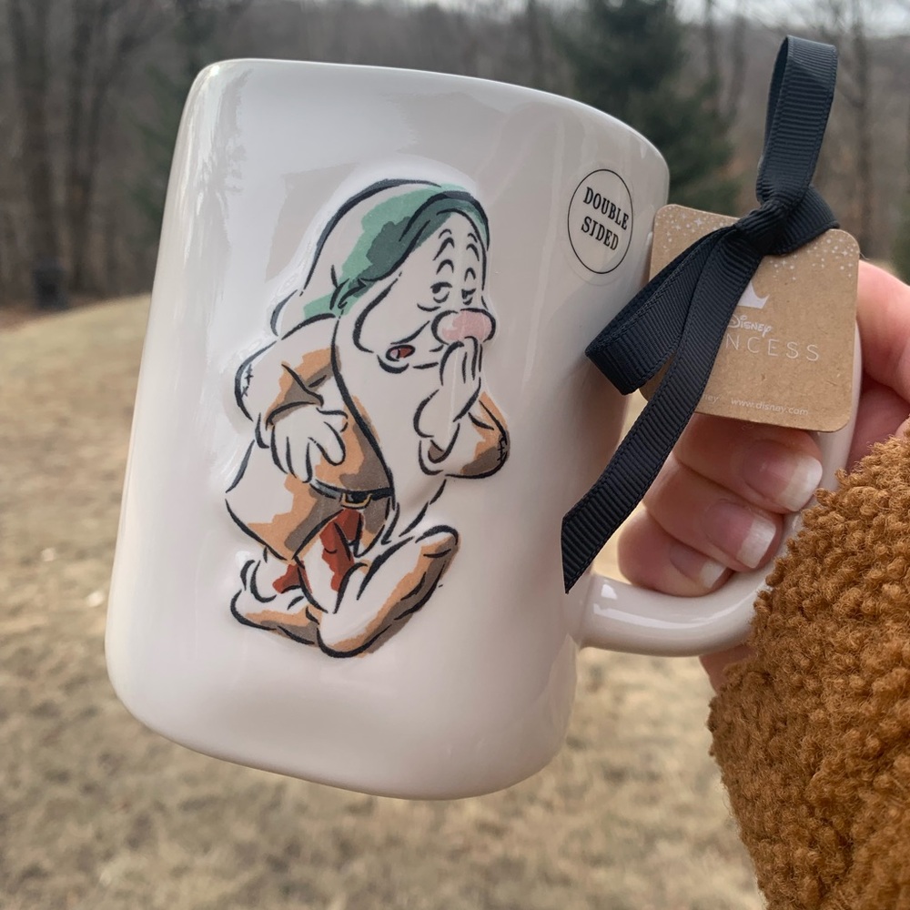 Snow White & the Seven Dwarfs “Sleepy” Coffee/Tea Mug by Rae Dunn NEW